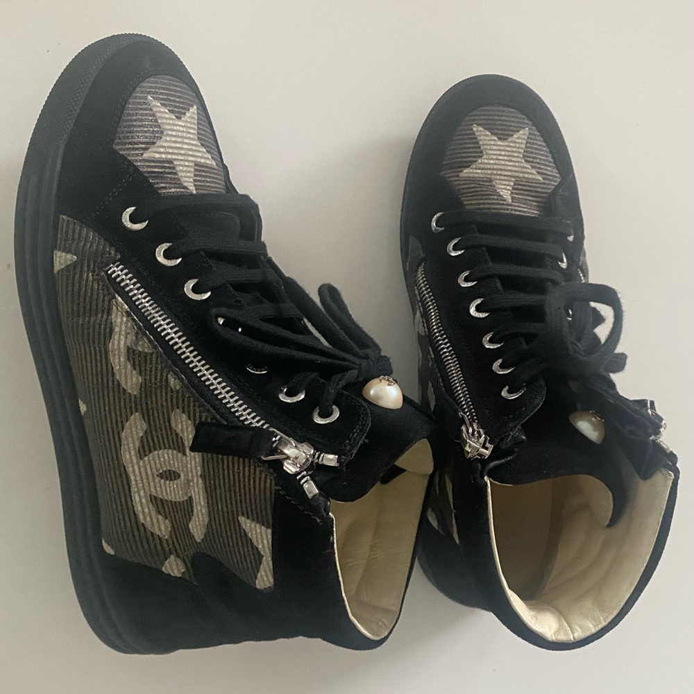 Chanel 2014 Interlocking CC Logo Sneakers
